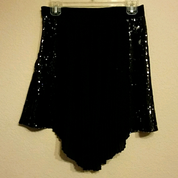 NEW, Kiwi Tucker skirt - Picture 1 of 8